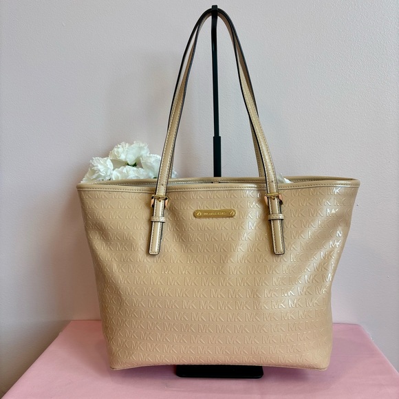 MICHAEL Michael Kors Handbags - MICHAEL Michael Kors Beige Patent Leather Jet Set Tote EUC